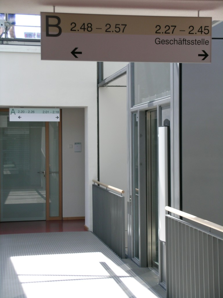 Finanzamt Regensburg: Innenbeschilderung