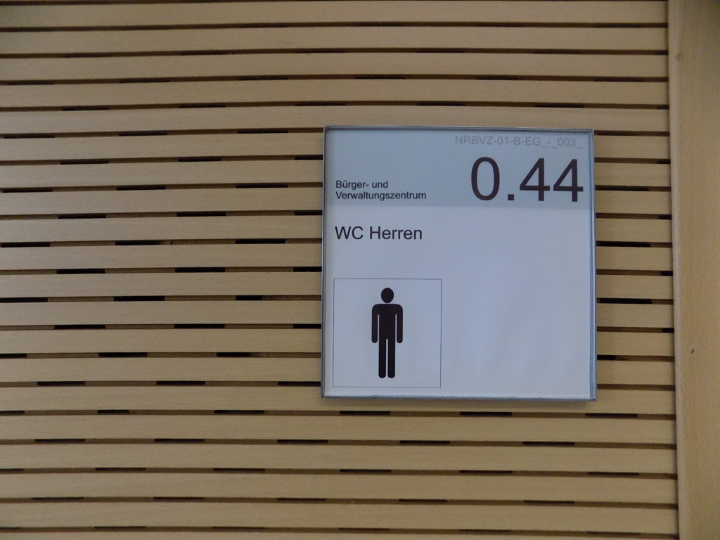 Bürger- und Verwaltungszentrum Regensburg: Wegeleitsystem