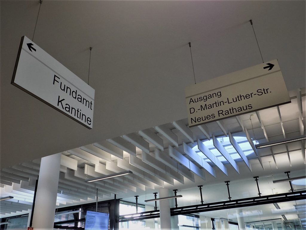 Bürger- und Verwaltungszentrum Regensburg: Wegeleitsystem